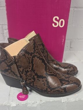 So Snake-Print Ankle Booties with Memory Foam. NIB.